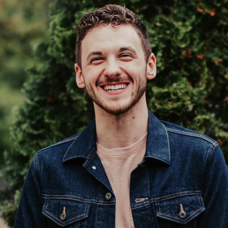 Adam Grooms headshot