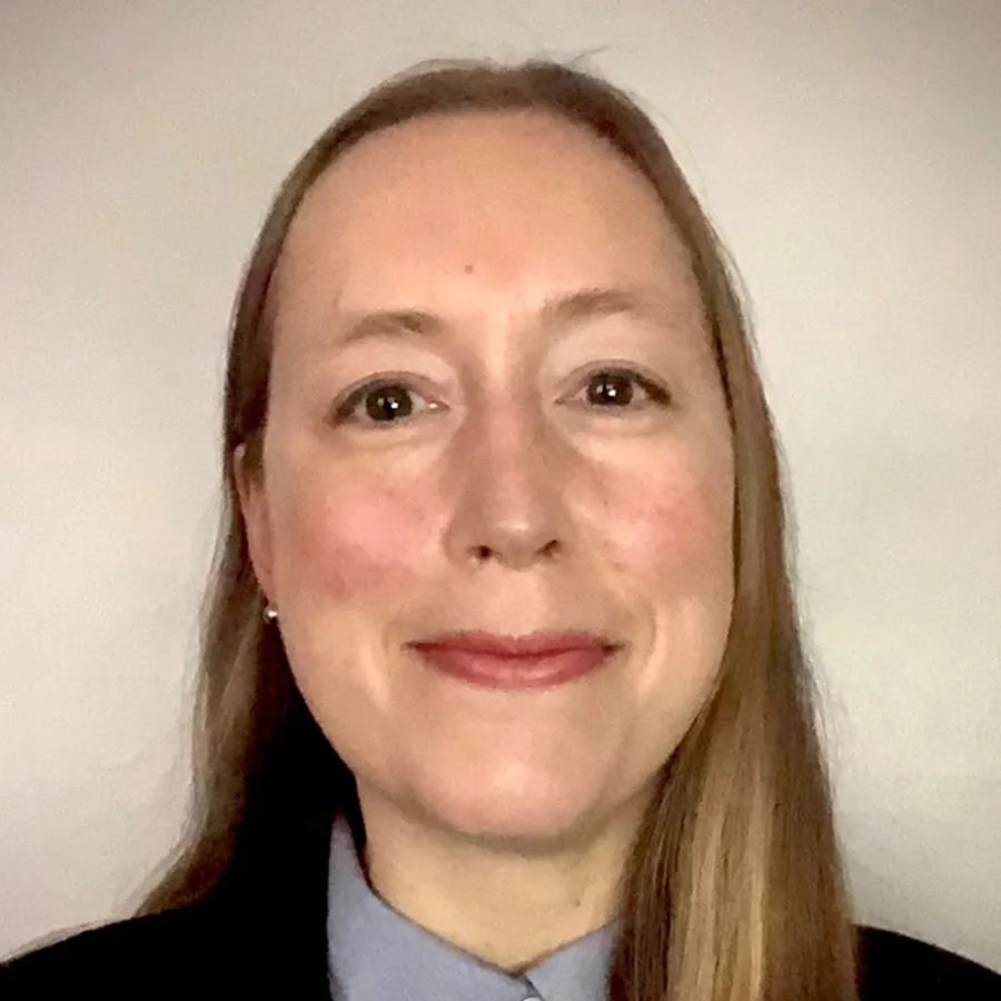 Ann Robinson headshot