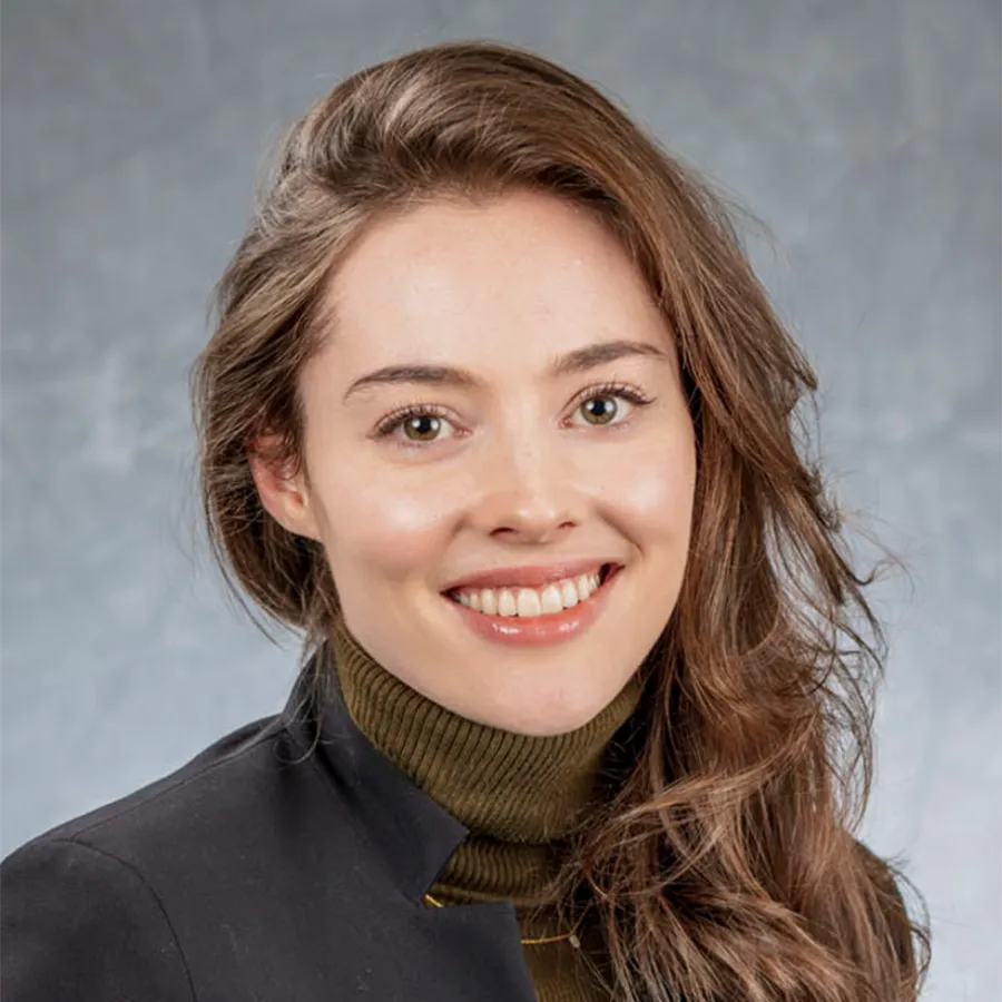 Hannah Mack headshot