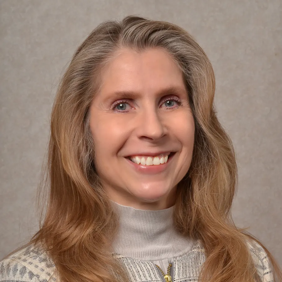 Virginia Nivar headshot