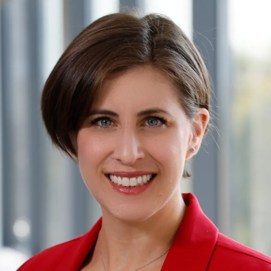 Tracie Gedrich headshot