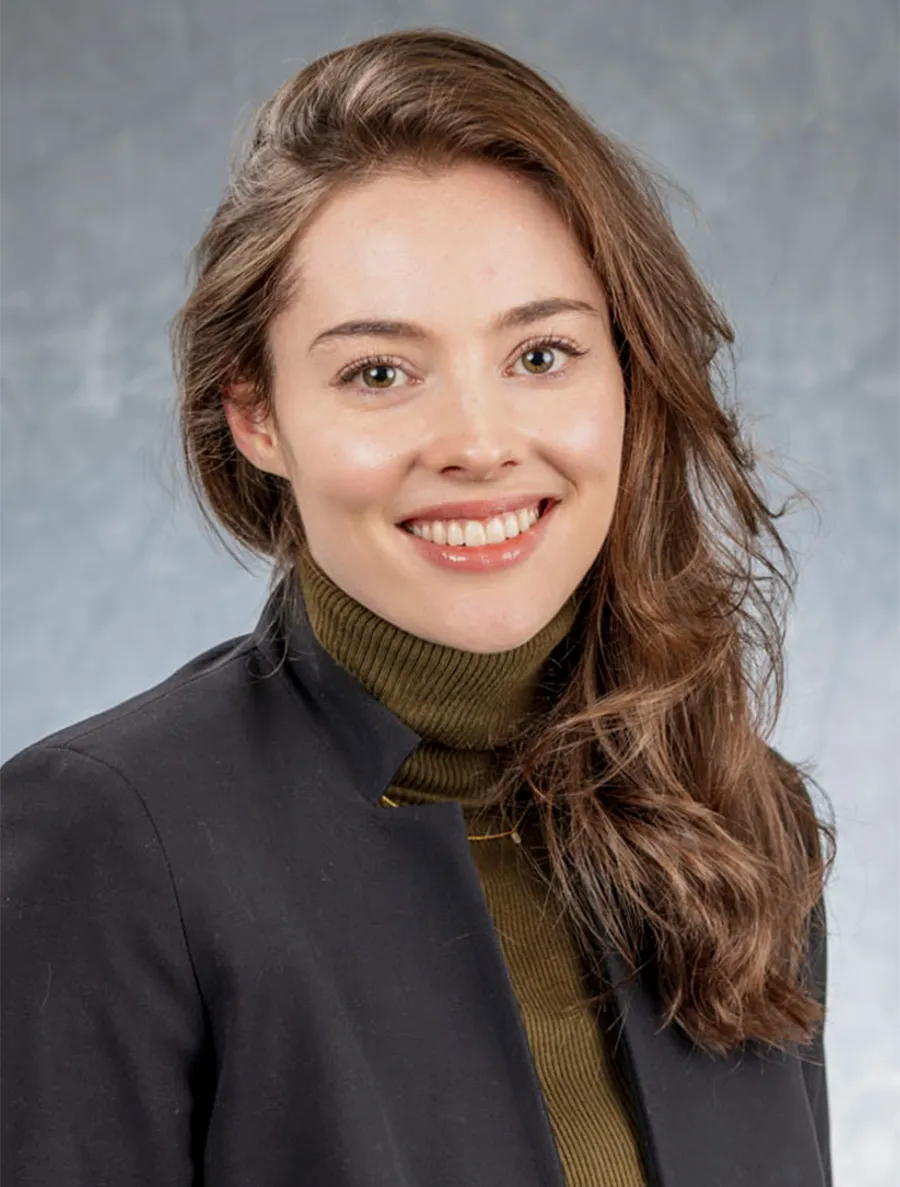 Hannah Mack headshot