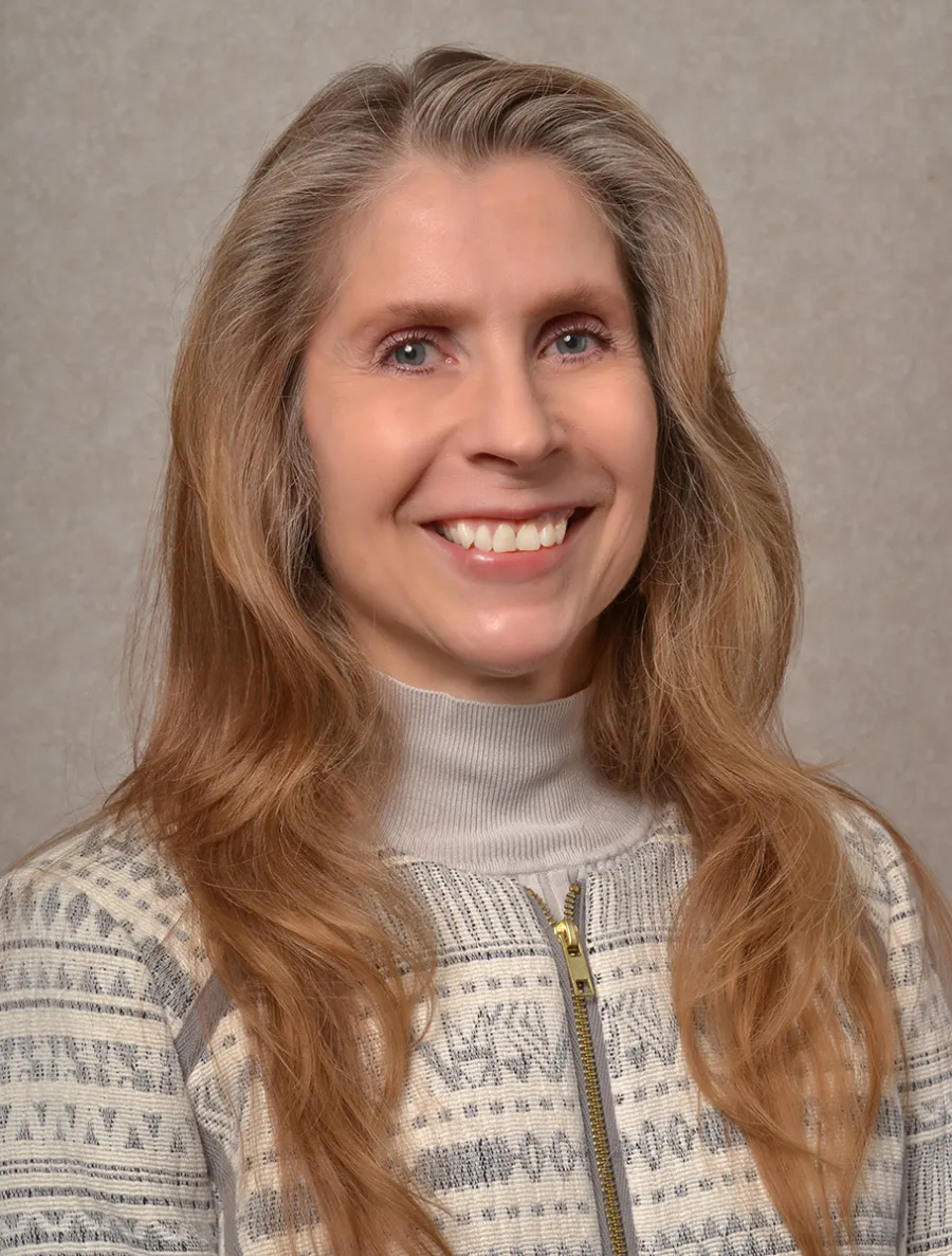 Virginia Nivar headshot