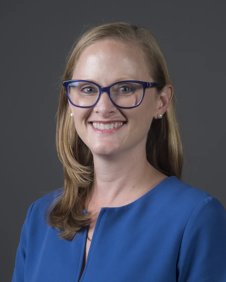 Headshot of Elizabeth Beverly