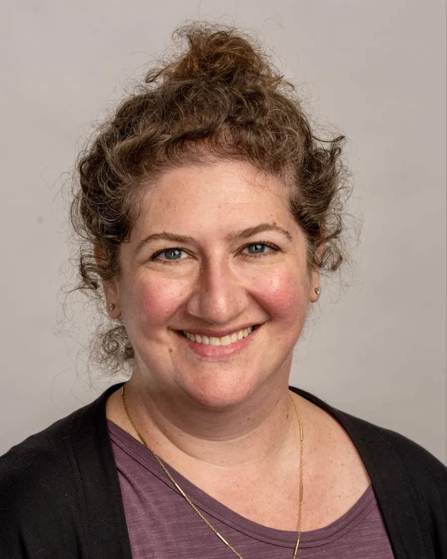 Headshot of Sarah Rubin